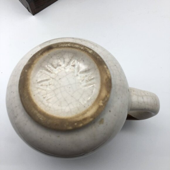 Vintage Wood Coffee Mug Display Case With 4 Stoneware Mugs Wall Hanging Shelf - Picture 7 of 16